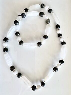 White Marbled Glass Beaded Women's Necklace - Minimalist Gemstone